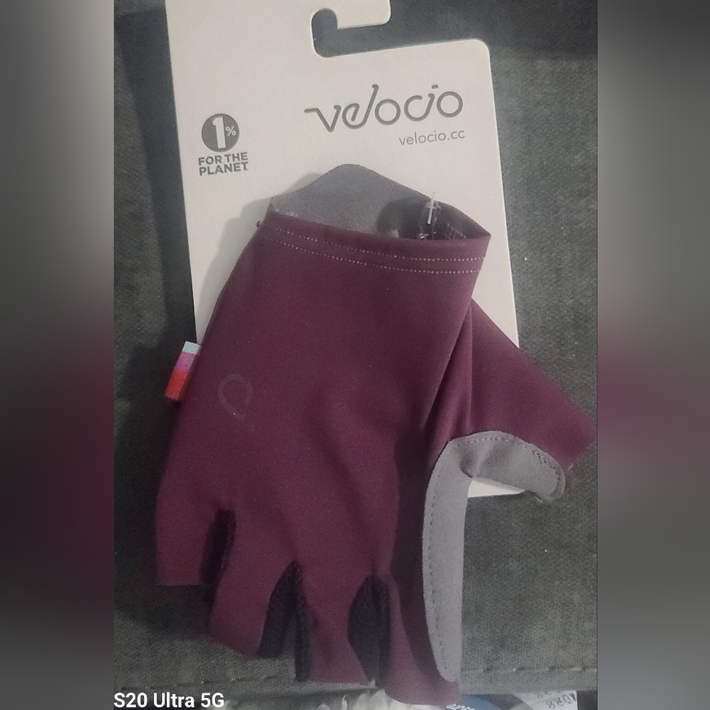 New Velocio Luxe Gloves - Black Cherry M